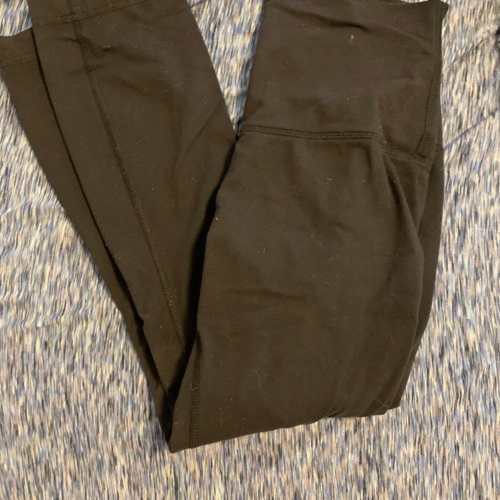 Lululemon Cropped Wunder Under Leggings - Picture 2 of 2